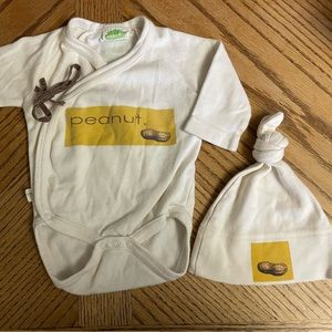 Parade Organics Peanut Newborn Outfit